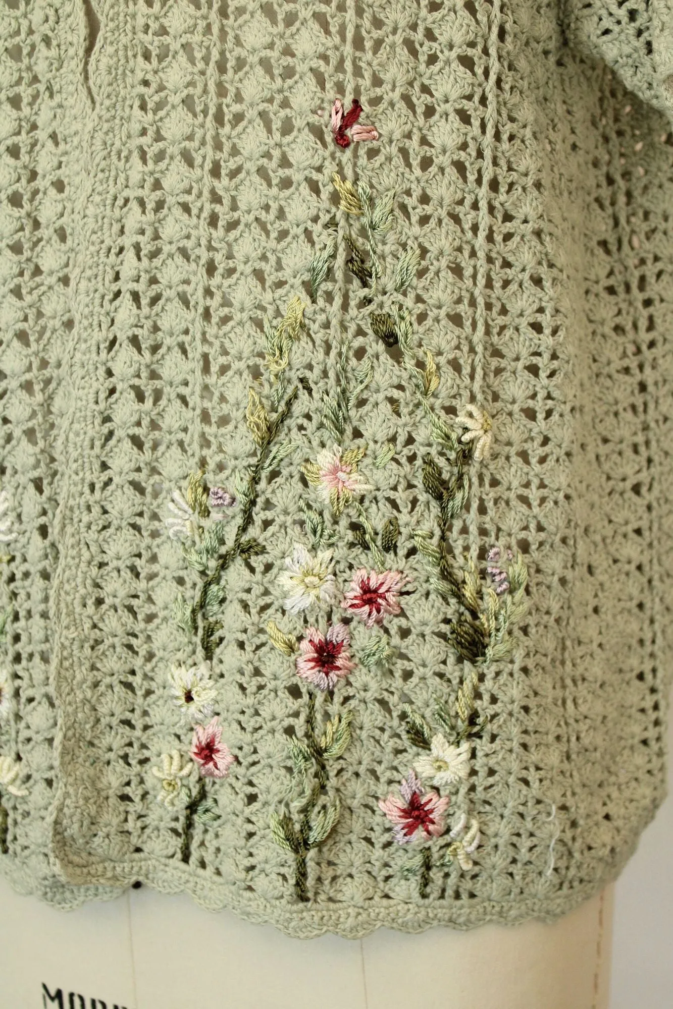 Vintage 1990s 2000s Tiara International Green Crochet Floral Embroidered Cardigan