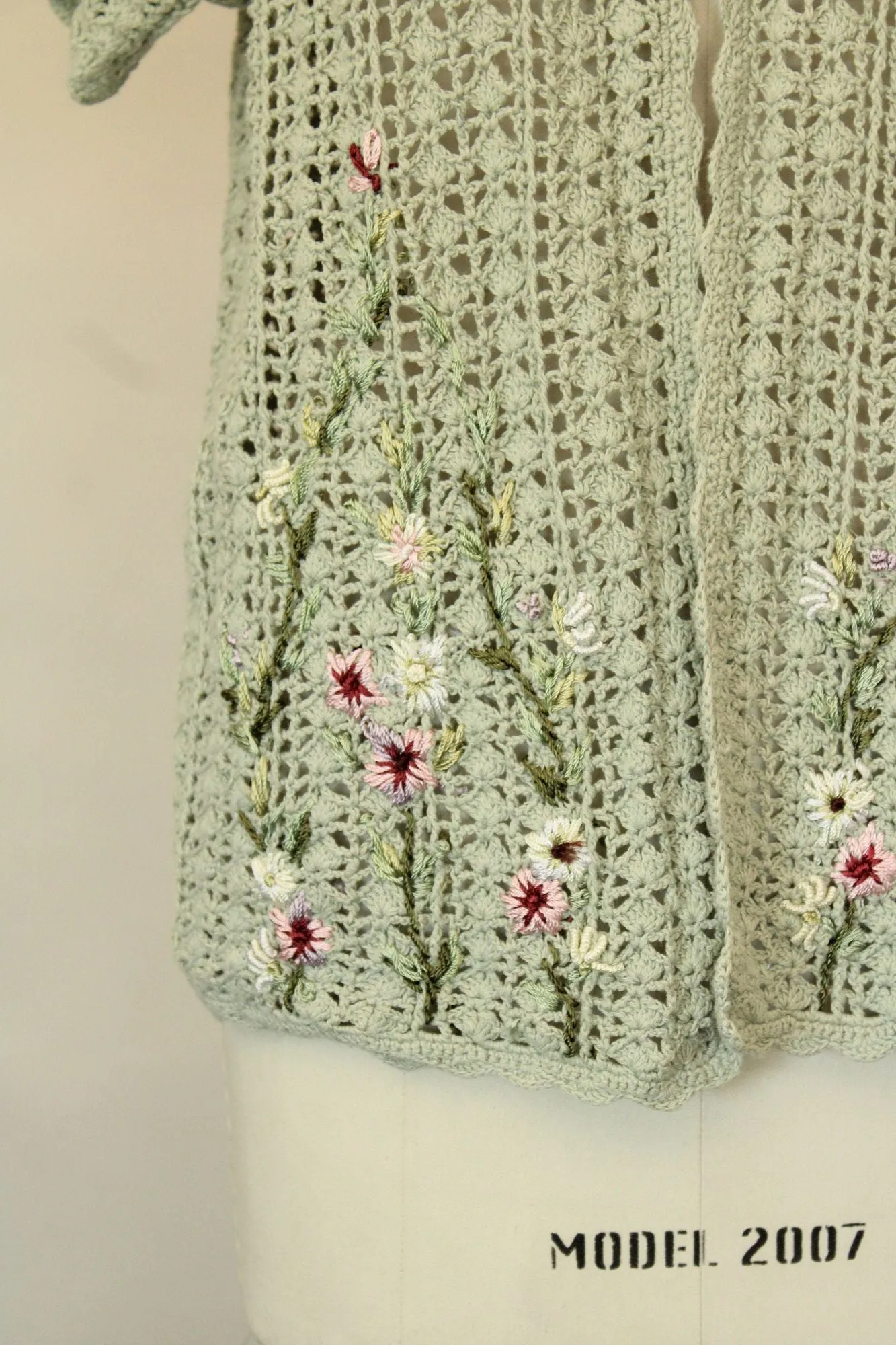 Vintage 1990s 2000s Tiara International Green Crochet Floral Embroidered Cardigan